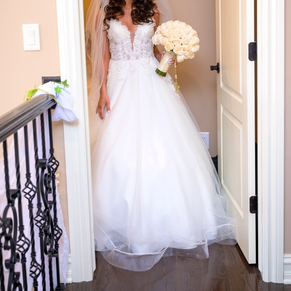 Deep Sweetheart Tulle Wedding Gown w/ Lace Bodice - Picture 3 of 6